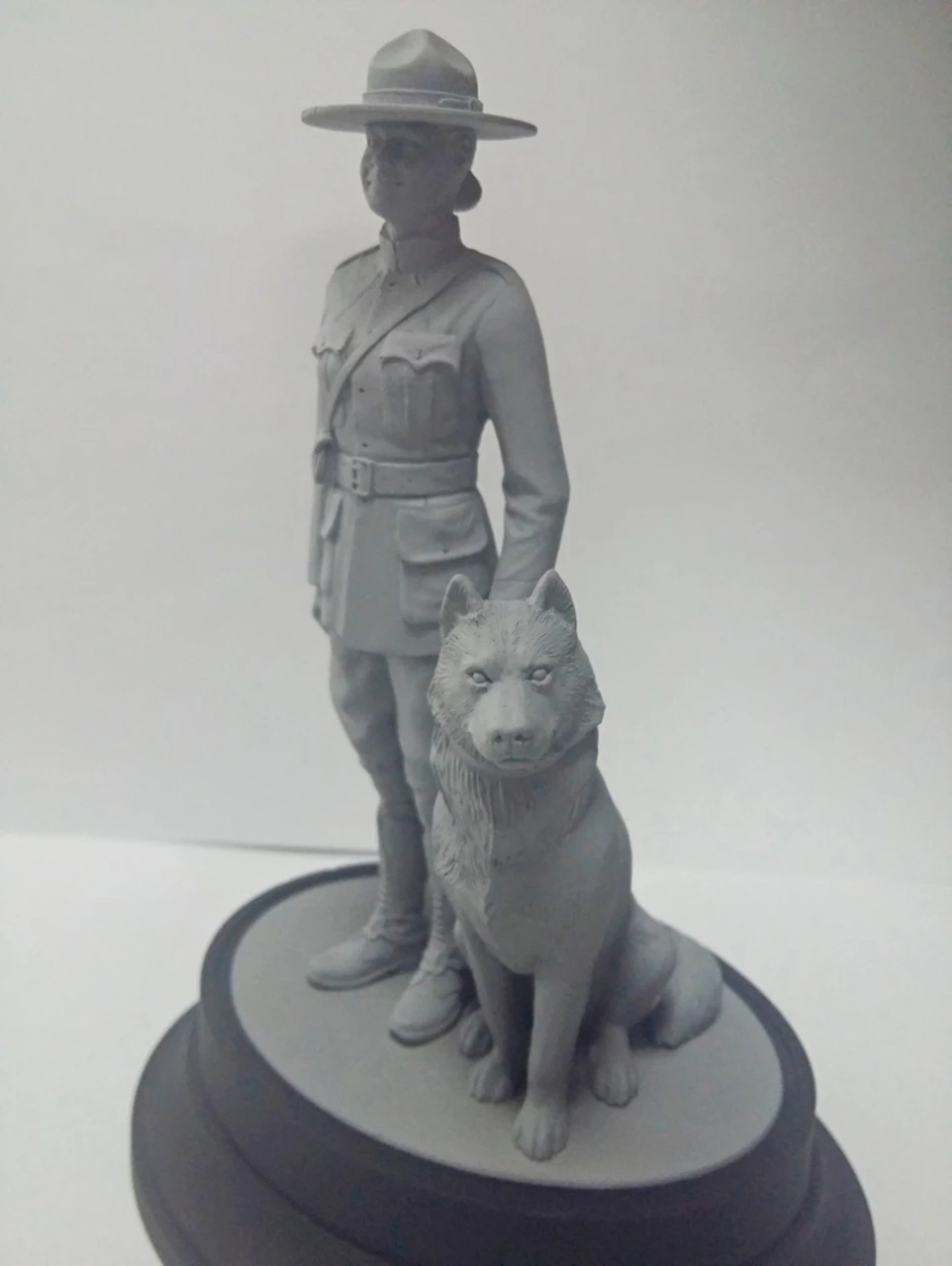 Best Sale ✨ Royal Canadian Mounted Police Female Officer & Dog 1/16 ICM Models ⭐ 2 Best Sale ✨ Royal Canadian Mounted Police Female Officer & Dog 1/16 ICM Models ⭐ - Image 2