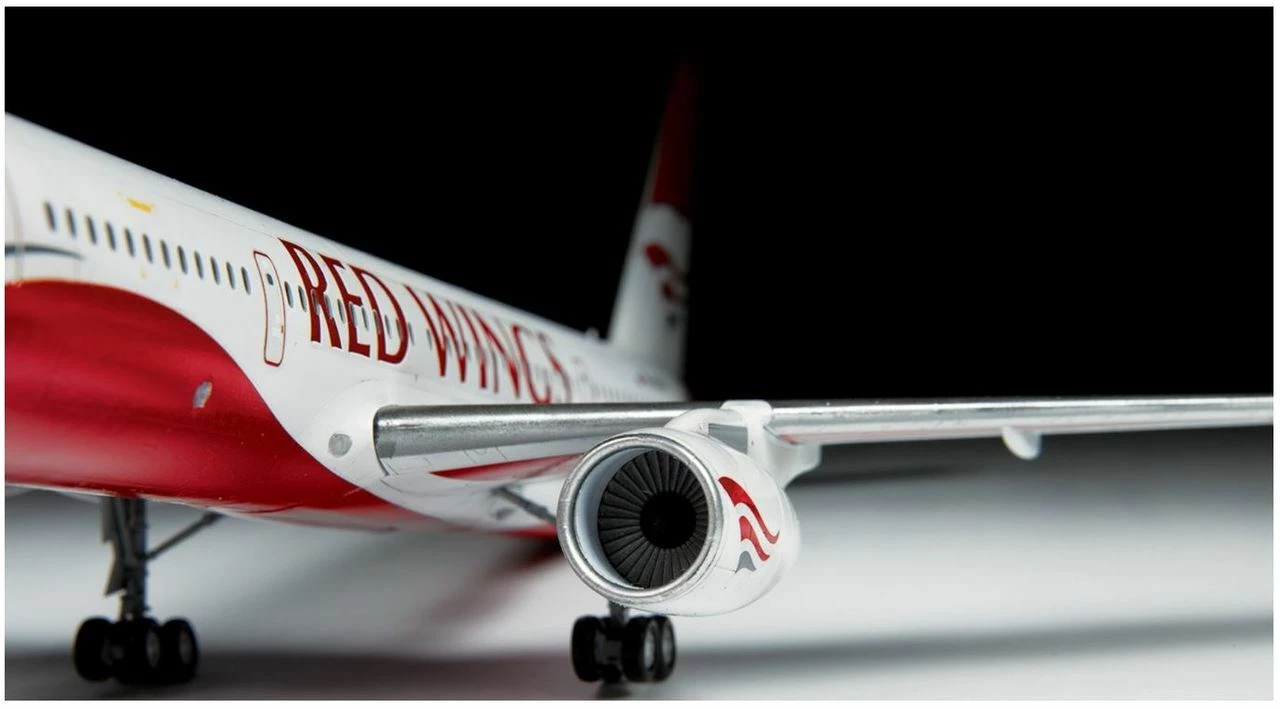 Flash Sale π₯ Tupolev Tu204-100 Red Wings Passenger Airliner 1/144 Zvezda β€οΈ 4 Flash Sale π₯ Tupolev Tu204-100 Red Wings Passenger Airliner 1/144 Zvezda β€οΈ - Image 4
