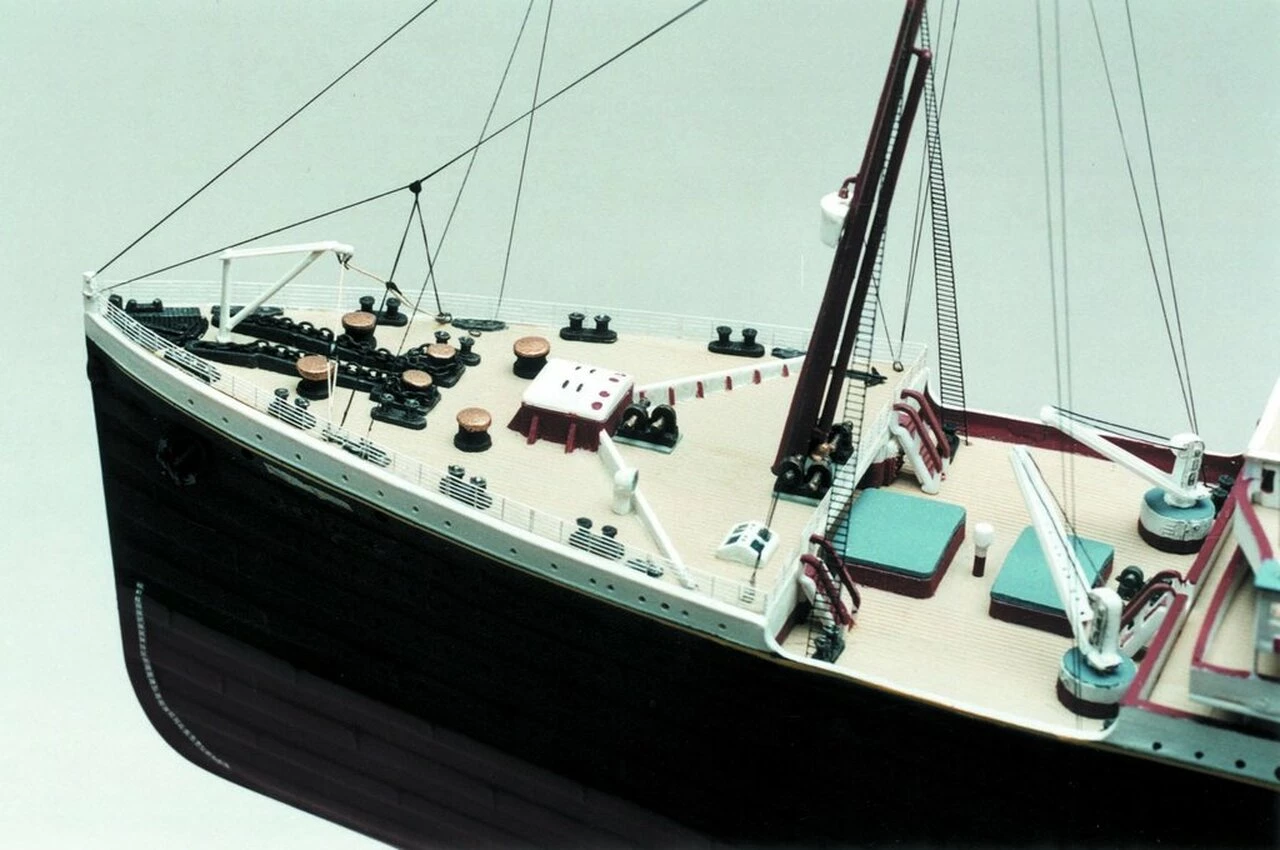 Top 10 π RMS Titanic Ocean Liner Deluxe Edition 1/350 Minicraft π 2 Top 10 π RMS Titanic Ocean Liner Deluxe Edition 1/350 Minicraft π - Image 2