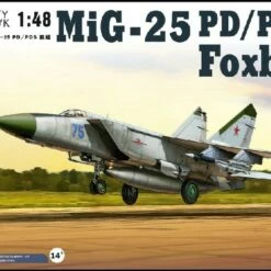 Outlet 🛒 MiG-25 PD/PDS Foxbat Fighter 1/48 Kitty Hawk Models 😀